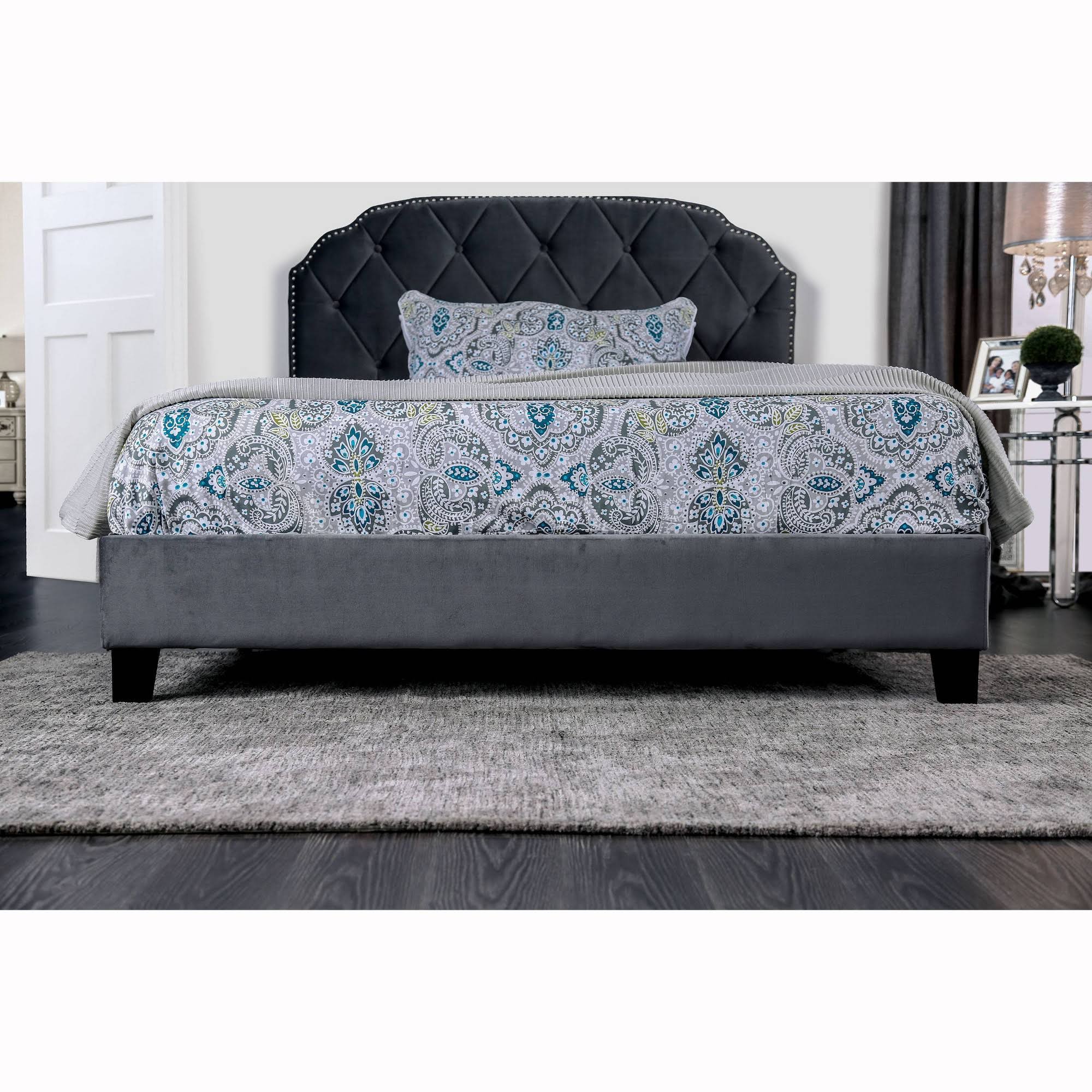 Queen Serena Tufted Upholstered Bed Gray L44938