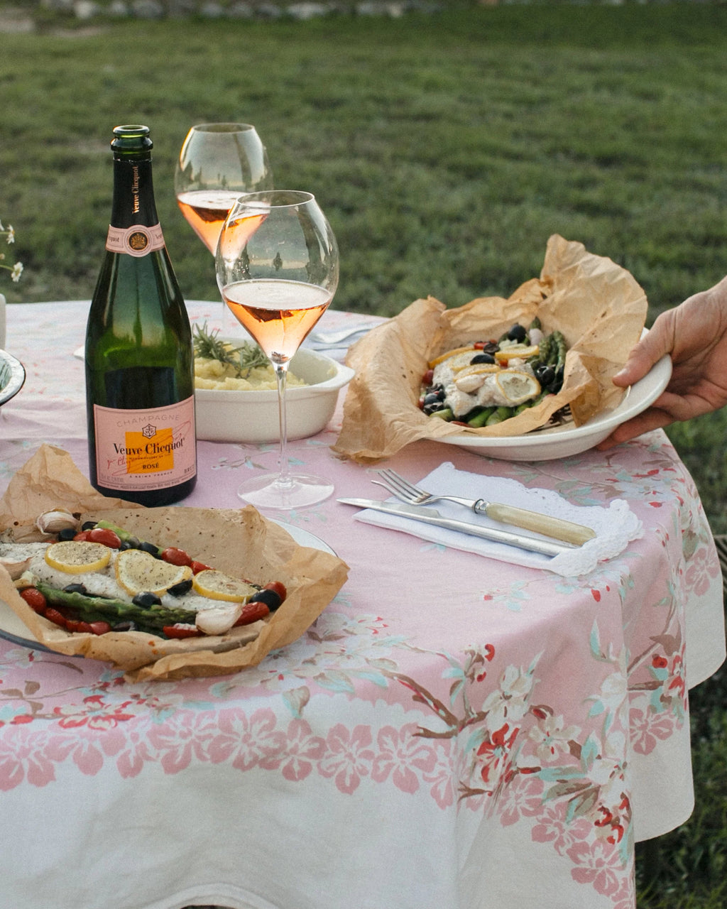 Brut Rose Sparkling Wine, 750 ml, 12.5% ABV Q8882