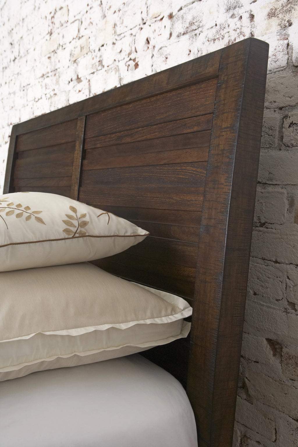 Espresso Wood Queen Bedroom Set with Dresser, Mirror, Nightstands, Chest Y104797