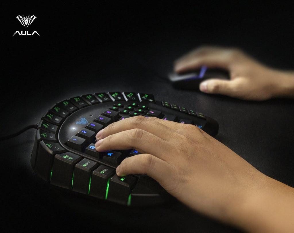 One Handed Mechanical Gaming Keyboard with Blue Switches and RGB Backlit G560111