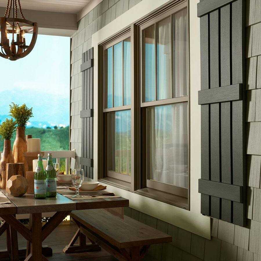 4 Closed Board and Batten Shutter H9881