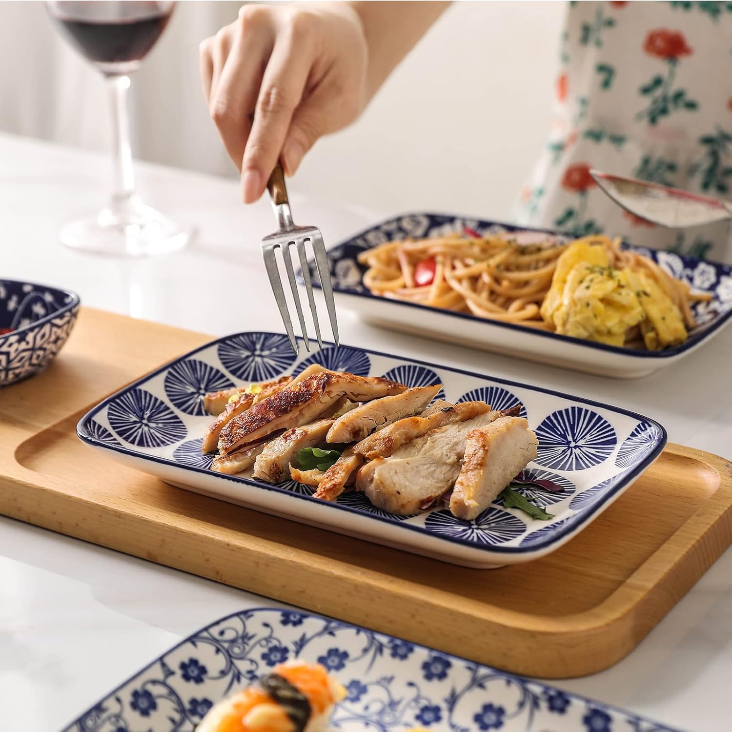 16 Pieces Ceramic Dinnerware Set with 8 Inch Rectangular Salad Plates, Blue I984