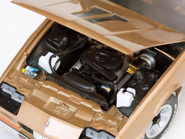 Gold 1/18 Diecast Model Car X794757