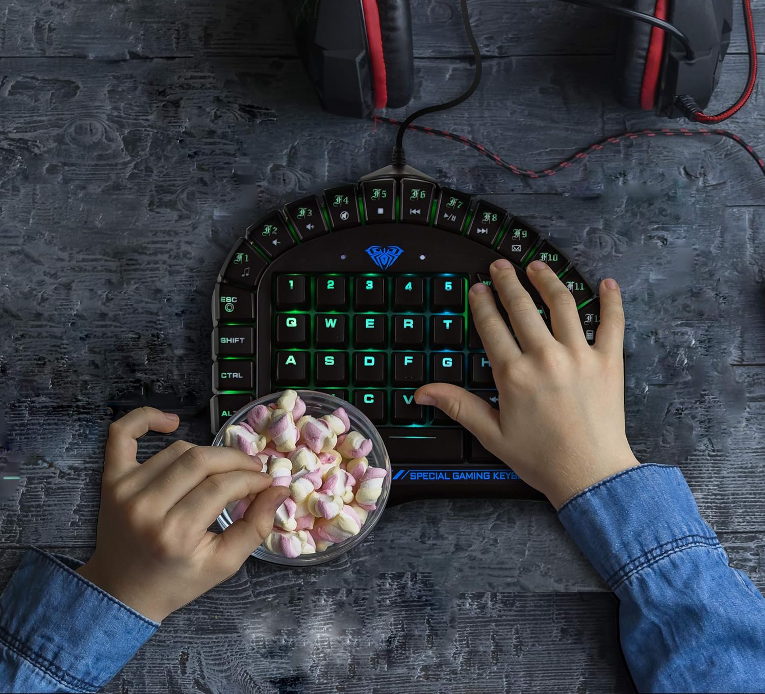 One Handed Mechanical Gaming Keyboard with Blue Switches and RGB Backlit G560111