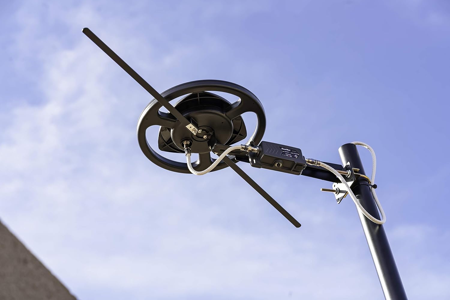 Omnidirectional Outdoor TV Antenna with Mounting Bracket B455078