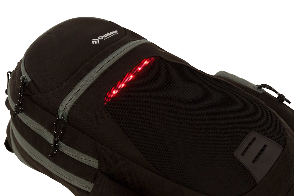 Black 16.5 L Hydration Backpack with 2 L Reservoir E415571