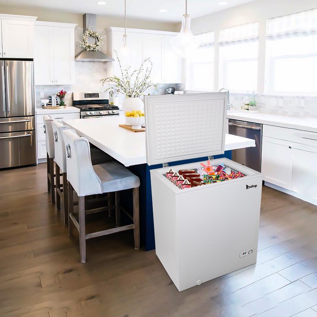 White 5.0 Cu.ft Single Door Chest Freezer L1787