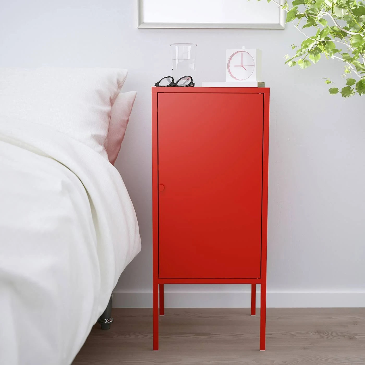 Metal Red Cabinet D18463